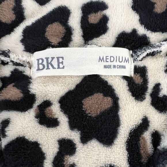 BKE Fleece 1/2 Snap Button Pullover Size Medium Animal Print Pockets - Picture 9 of 10